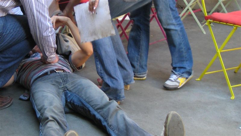 男吐血倒地！救護員感應祂不忍說真相
