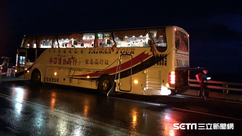 南迴貨車越線撞遊覽車　5人傷送醫