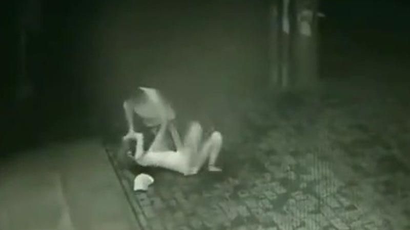 妹子夜間回家！遭惡男爆打20秒劫財