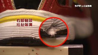 搭電扶梯卡住！低頭驚見鐵片狠插鞋跟