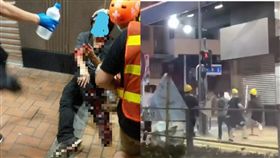  香港荃灣傳出白衣人追砍黑衣人，現場血跡斑斑。（圖／翻攝廢青事務委員會、飛 影臉書）