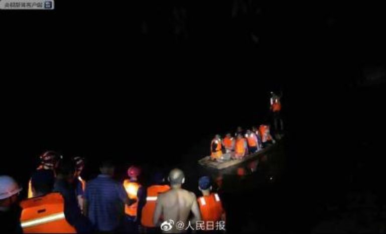 遇山洪遭沖散…他醒來見女友遺體崩潰