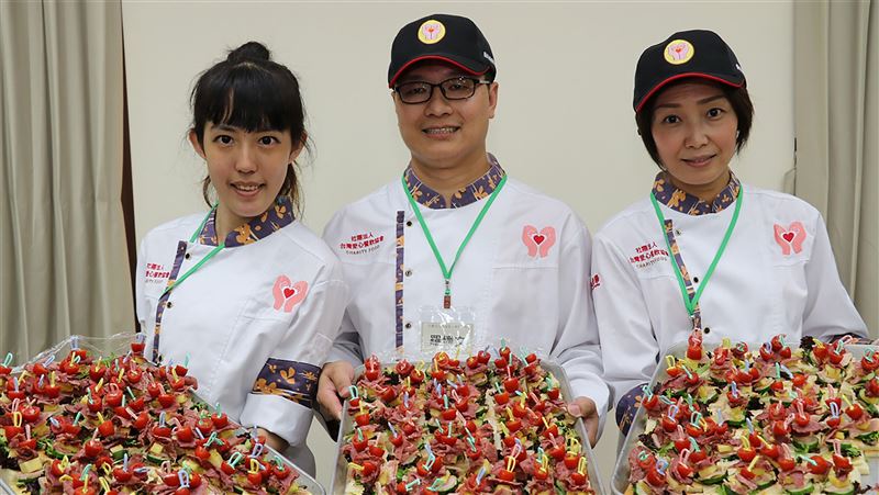 醜蔬果34萬公斤　變身美食分享共餐