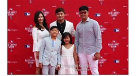 ▲秋信守一家五口合影。（圖／截自韓國媒體）