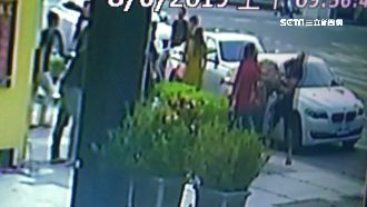 為40萬債務談判！餐廳椅當武器開打