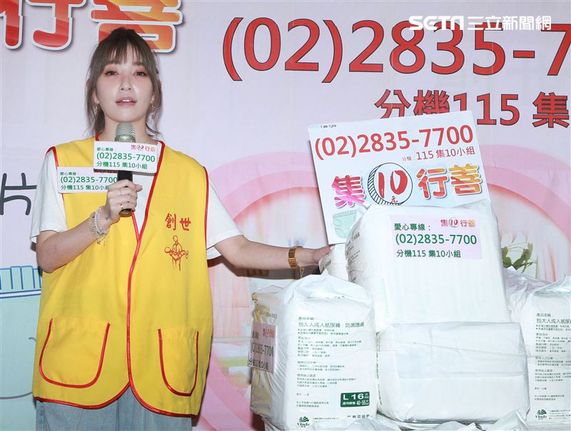 許維恩出席創世基金會卸下女神光環挑戰30秒包尿布，呼籲大眾為植物人捐尿布。（記者邱榮吉/攝影）