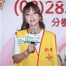 許維恩出席創世基金會卸下女神光環挑戰30秒包尿布，呼籲大眾為植物人捐尿布。（記者邱榮吉/攝影）