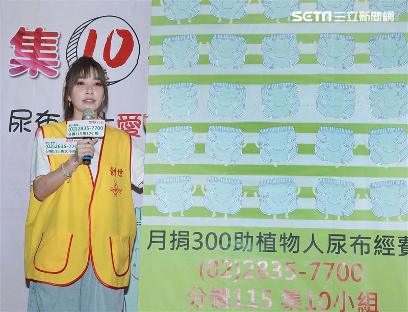 許維恩出席創世基金會卸下女神光環挑戰30秒包尿布，呼籲大眾為植物人捐尿布。（記者邱榮吉/攝影）
