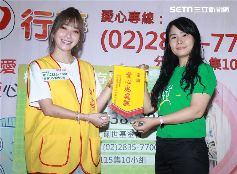 許維恩出席創世基金會卸下女神光環挑戰30秒包尿布，呼籲大眾為植物人捐尿布。（記者邱榮吉/攝影）