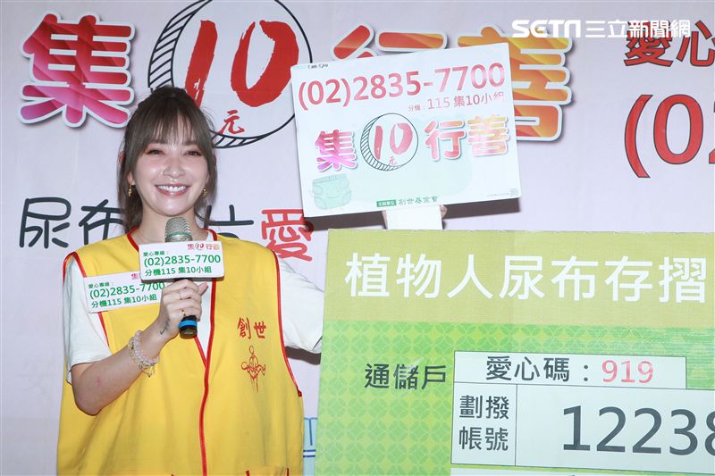 許維恩出席創世基金會卸下女神光環挑戰30秒包尿布，呼籲大眾為植物人捐尿布。（記者邱榮吉/攝影）