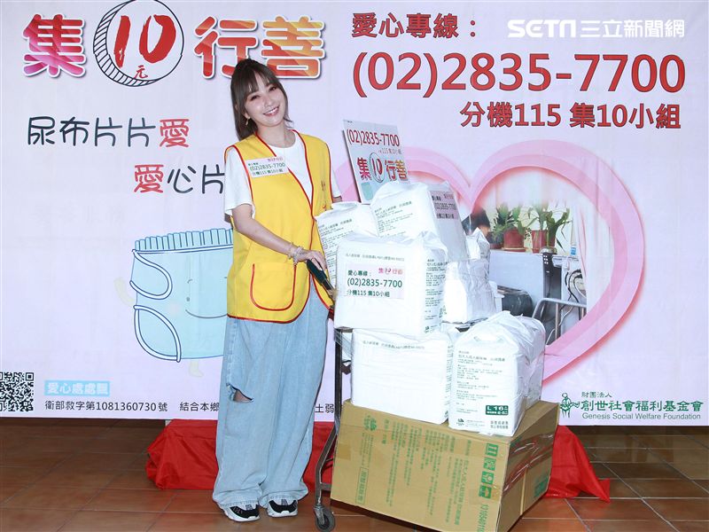 許維恩出席創世基金會卸下女神光環挑戰30秒包尿布，呼籲大眾為植物人捐尿布。（記者邱榮吉/攝影）