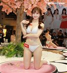 日本AV女優高橋聖子長相甜美，擁有傲人G奶曾被譽為「寫真巨乳救世主」。（記者邱榮吉/攝影）