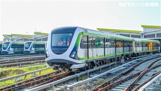 中捷綠線今起收費　民眾歡喜排隊搭車