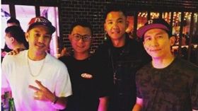 2019年5月，唐志中、一芳老闆、黑人及友人還一同參加活動，看來互動不錯。圖／翻攝自IG