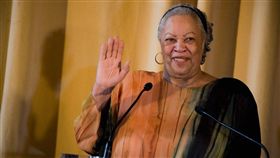 諾貝爾文學獎,童妮．摩里森,非裔女性作家,最藍的眼睛,歐普拉