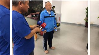 草根局長接地氣？潘恒旭「赤腳」受訪