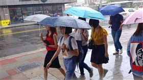 午後對流雲系,大雨特報,強降雨,外圍環流,雷擊／中央社
