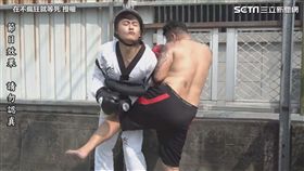 網紅神還原館長爆打吃屎哥　網讚：模仿超到位！