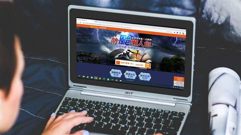 網購防颱專區　瓶裝水、沙包最低3折
