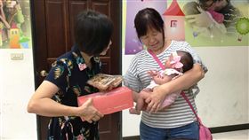 屏東,鳳梨田工寮,棄嬰,鳳梨妹,寄養媽媽