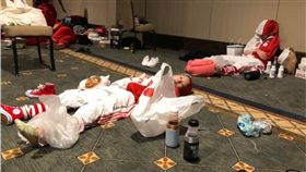 孩子們練習彩排受傷，冰敷苦撐。（圖／翻攝Cindy Luo臉書）