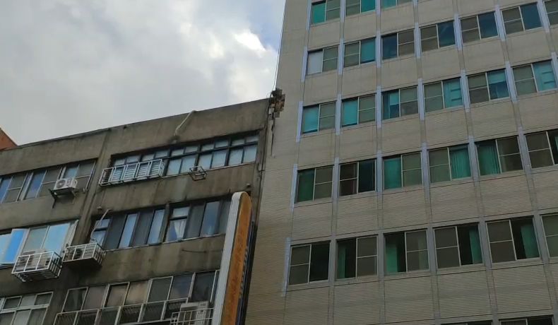注意！強震襲台　台北市大樓磁磚掉落