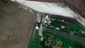 我是萬華人　樓梯裂開