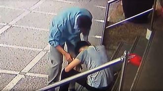 兒狂歡爛醉…暖爸「脫衣綁繩」載回家