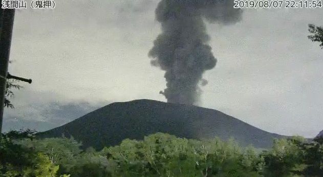 「降灰」預警！日本淺間火山噴發