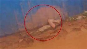 大陸,四川,廢棄場,泥潭。(圖/翻攝自看看新聞)