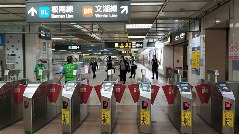 強颱利奇馬撲台！明日北捷維持營運