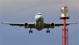 飛機／Flickr - davejdoe
https://www.flickr.com/photos/92414546@N04/14710711361