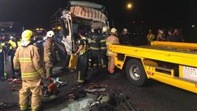 新竹,國道一號,竹北交流道,連環車禍,追撞,遊覽車,大貨車（圖／翻攝畫面）