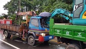 南投,車禍,吊臂車,怪手,爆頭,絕命終結站（圖／翻攝畫面）