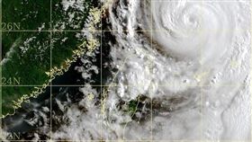 強颱利奇馬撲台！全台「豪、大雨特報」　強風雨彈防致災，翻攝自鄭明典臉書