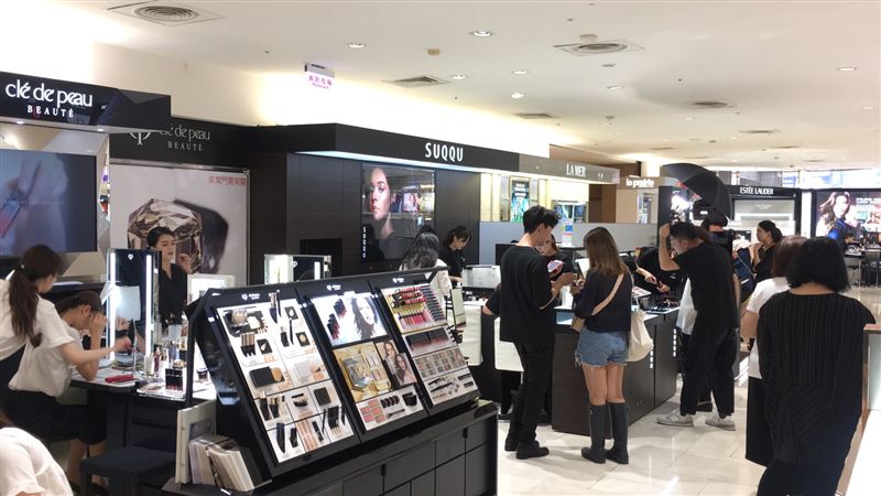 百貨化妝品節搶商機　刷6千送兩千