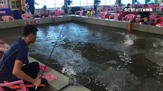 賺到颱風假！宜蘭釣蝦場湧民眾殺時間