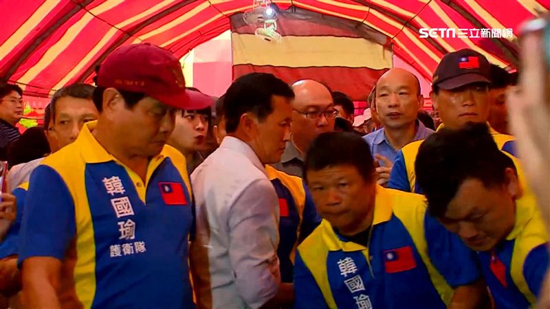 紀念會變造勢！韓國瑜還有親衛隊開路