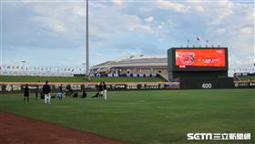 ▲Lamigo賽前70分鐘才趕火車到花蓮球場。（圖／記者蕭保祥攝影）