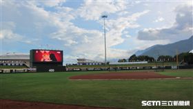 ▲花蓮德興棒球場在美崙溪畔，能看到高山。（圖／記者蕭保祥攝影）