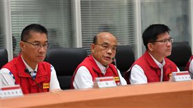行政院長蘇貞昌9日上午坐鎮中央災害應變中心。（圖／行政院提供）