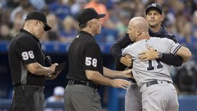 ▲洋基外野手賈納（Brett Gardner）在休息區抗議好球帶被趕出場。（圖／美聯社）