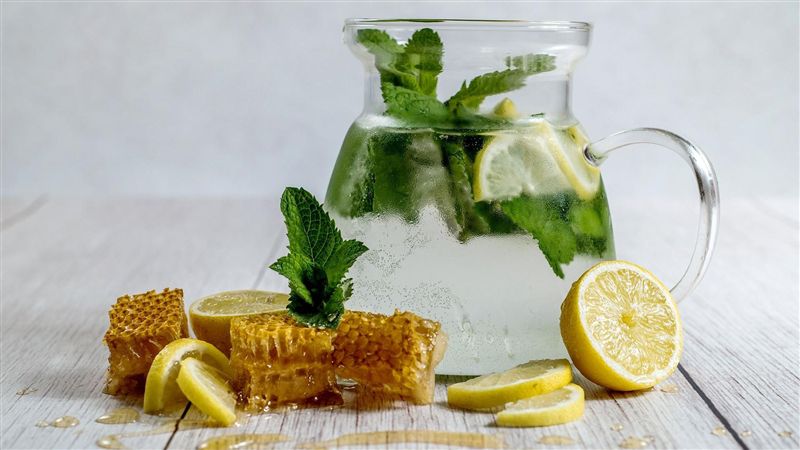 夏天喝冰檸檬水？專家曝這溫度喝才好