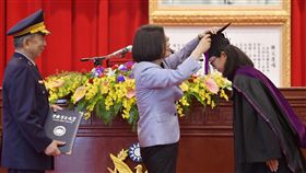 蔡英文總統出席中央警察大學畢業典禮。（圖/內政部提供)