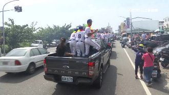 少棒榮奪世界冠軍！民夾道英雄式歡迎