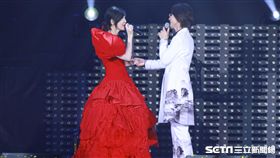 周慧敏「一萬天荒愛未老」出道30周年演唱會，與安可嘉賓林隆璇一同演唱 。（圖／記者林士傑攝影）