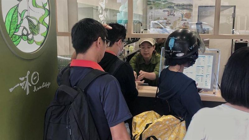 這家手搖店反一國兩制　拿護照享優惠