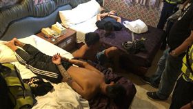 基隆,行搶,強盜,搶奪,酒,身障,持刀（圖／翻攝畫面）