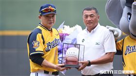  合庫總教練許順益、林加祐和恰恰彭政閔。（圖／記者王怡翔攝影）