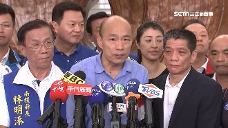 韓聽「飲料」轉頭走　被問總統就回頭